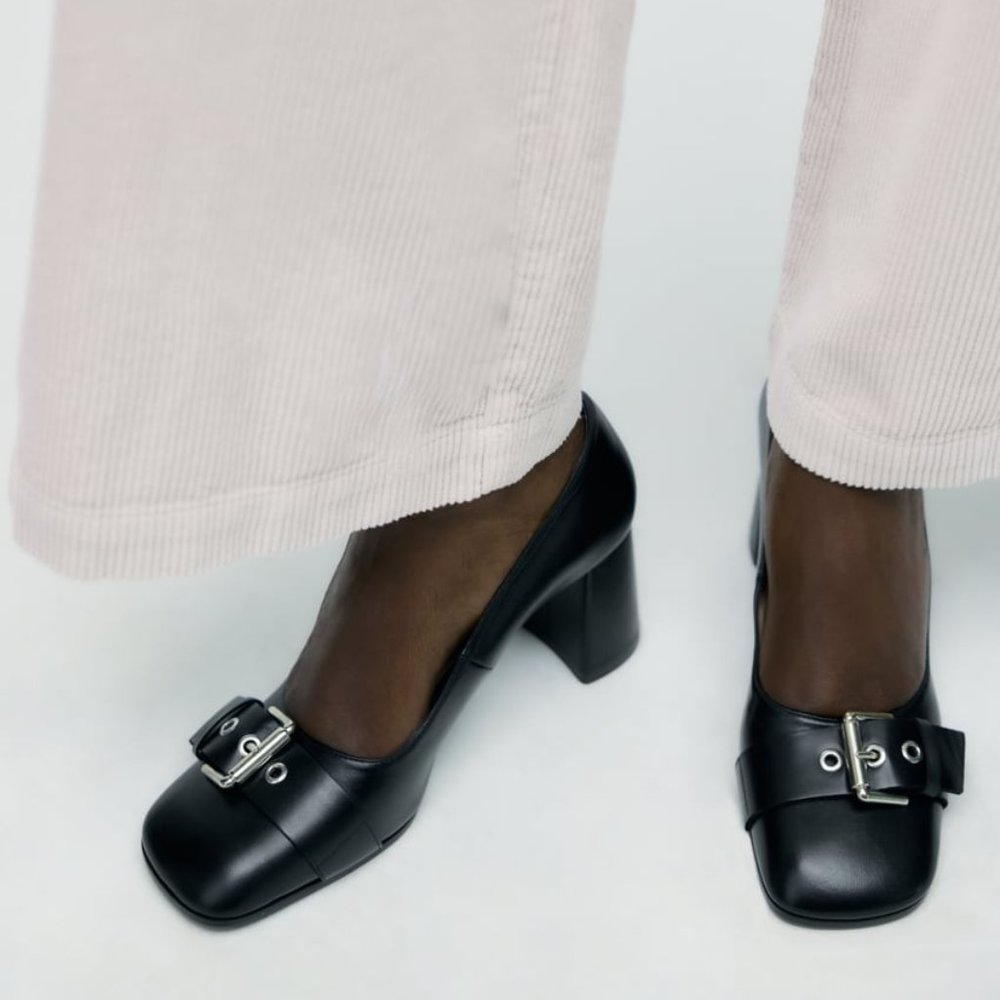 NWT GENUINE LEATHER SINGLE STRAP BLACK SQUARE TOE HEELS.